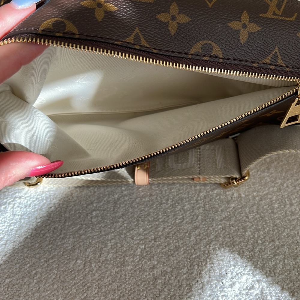 ❌SOLD❌LV High Rise Bumbag Full Set - Picture 5 of 8